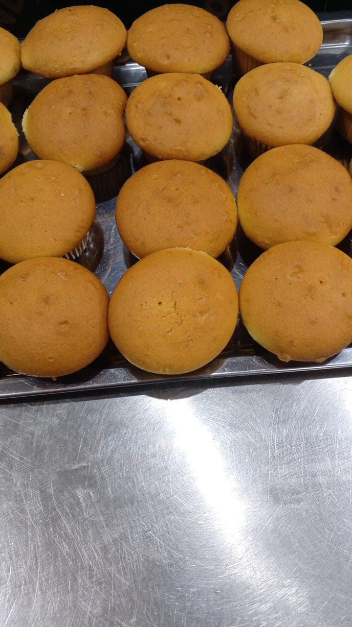 Fresh queen cakes 2