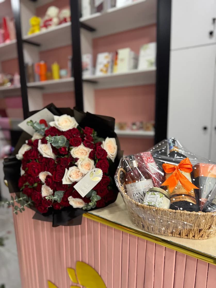Jungle Red Bouquet + Love Notes Hamper 2