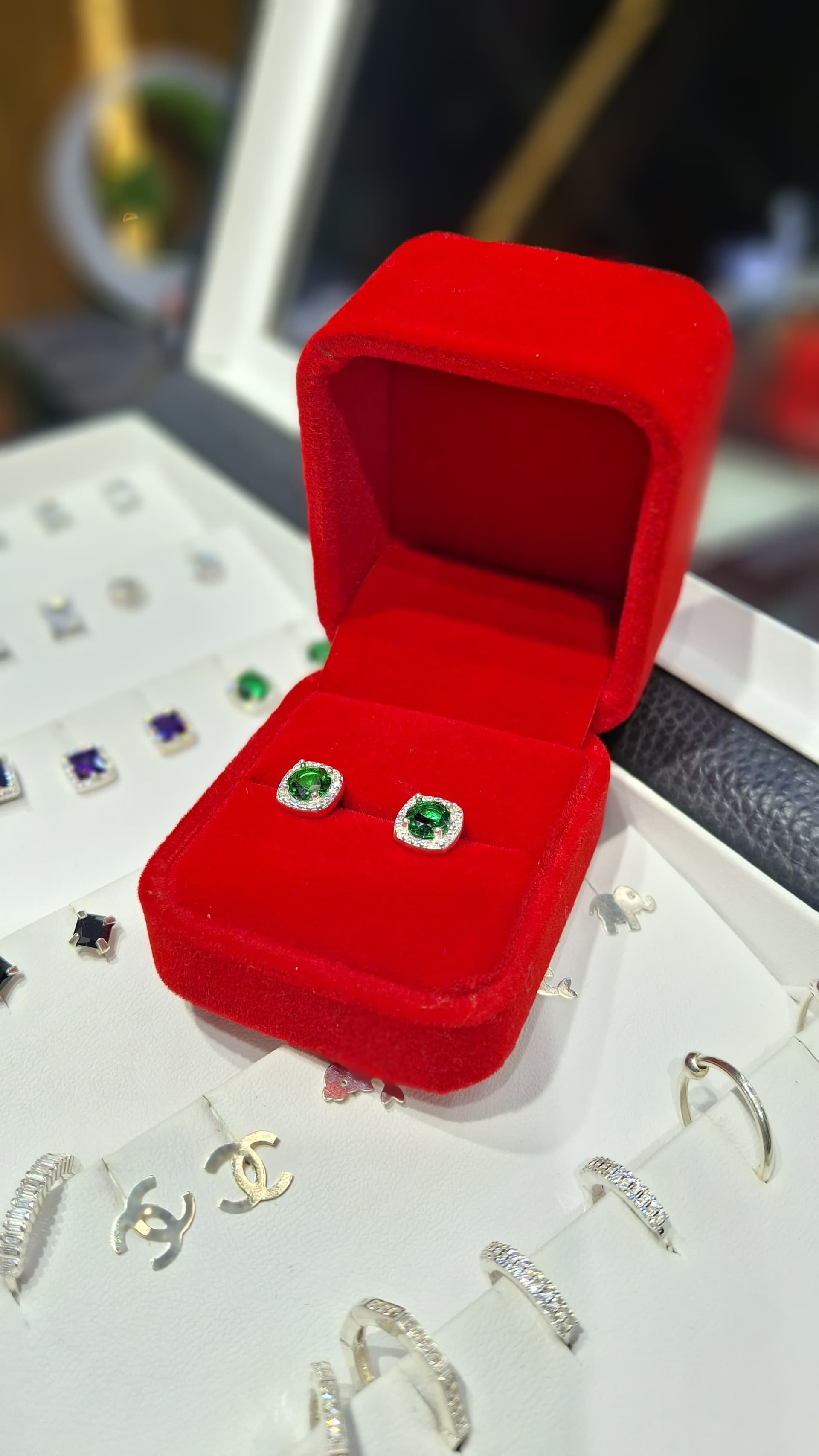 DETAIL JEWELLERY