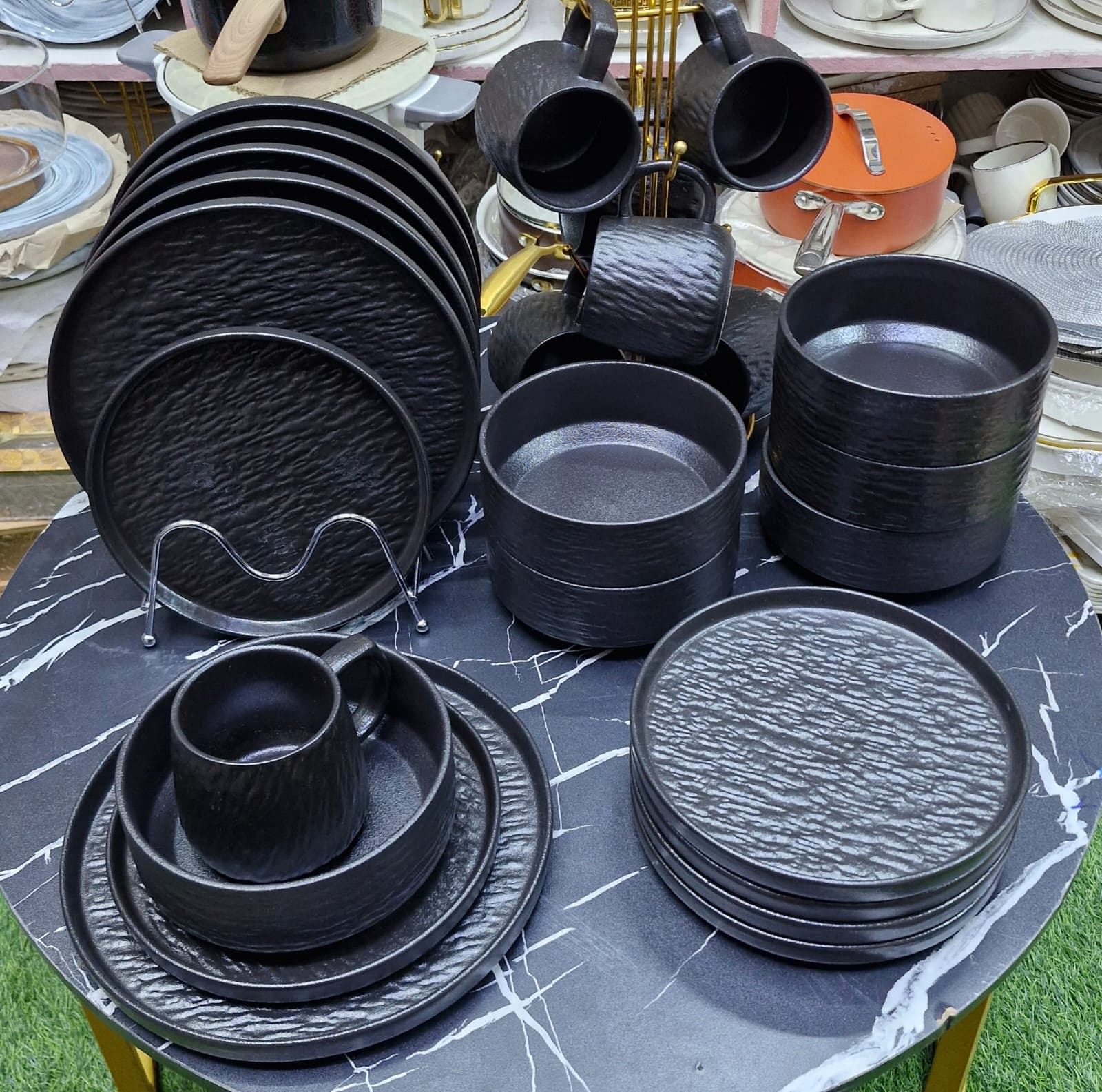 Black Dinner Set
